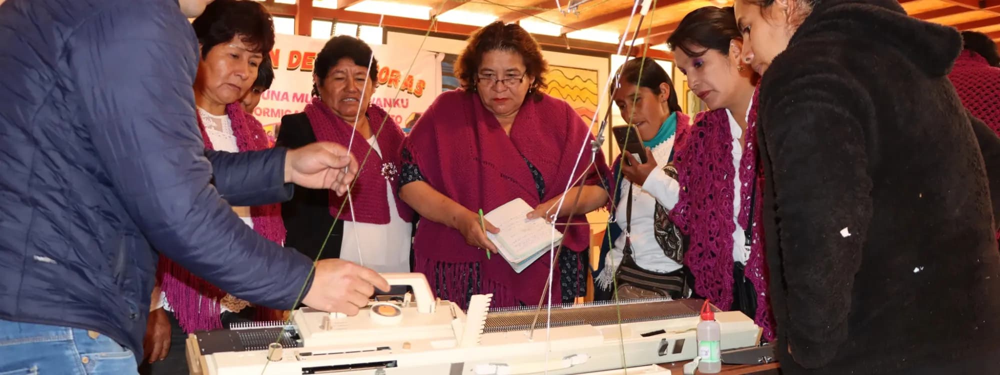 Capacitación de tejidos tradicionales de la Asociación Sisi Warmikuna Munayta Awanku